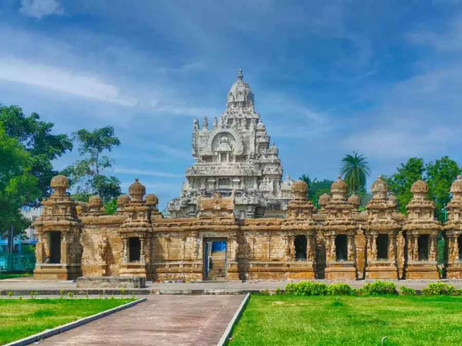 Chennai to Kanchipuram One Day Tour Package, Kanchipuram one day trip from Chennai, Chennai to Kanchipuram sightseeing tour, best Kanchipuram tour package, guided Kanchipuram tour, affordable Kanchipuram trip, Chennai to Kanchipuram travel package, Kanchipuram temple tour, Kanchipuram silk saree shopping, Chennai to Kanchipuram cab package
